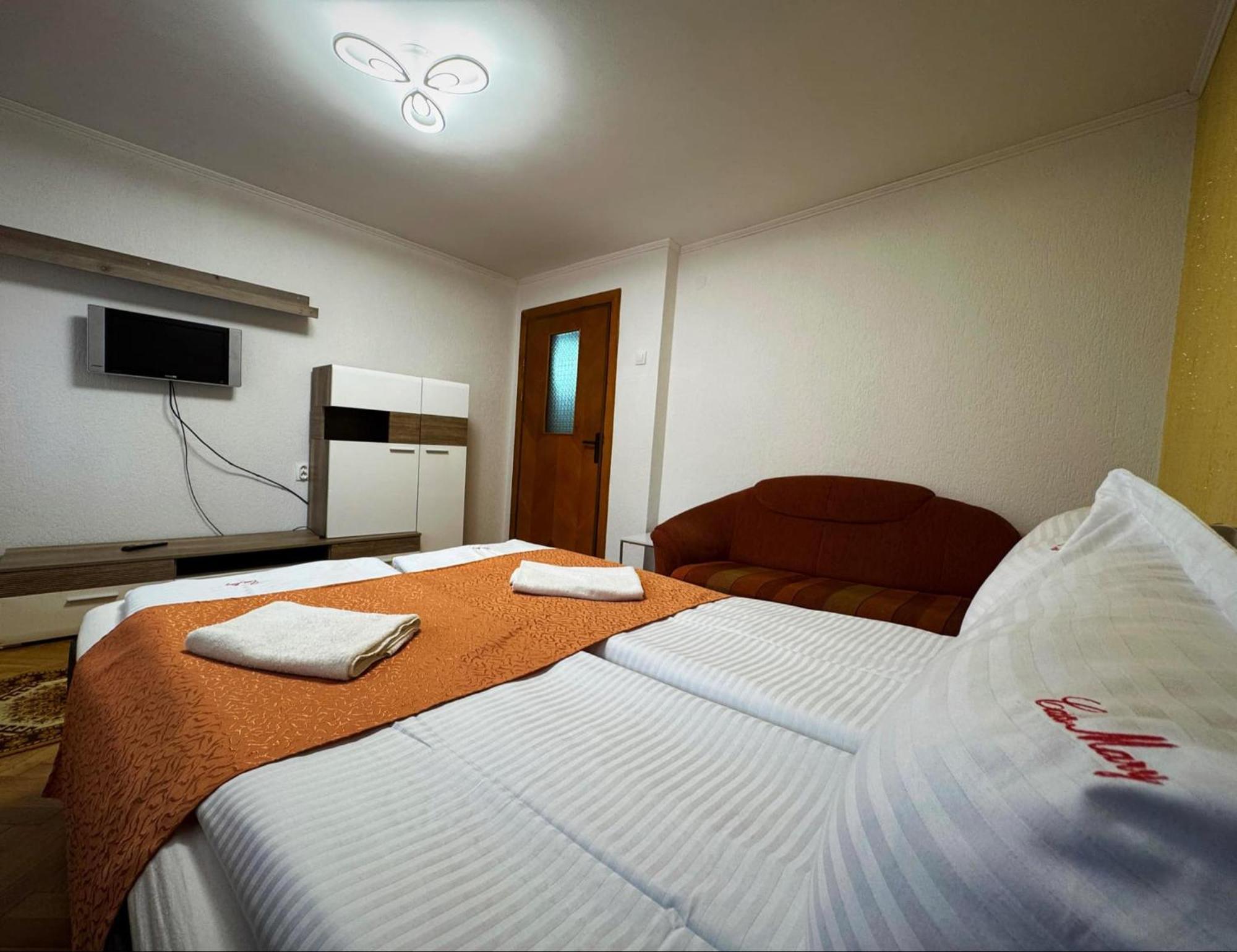Casa Mary Hotel Hateg Exterior photo